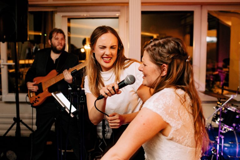Hochzeitsband Köln singende Braut Delicious 768x512