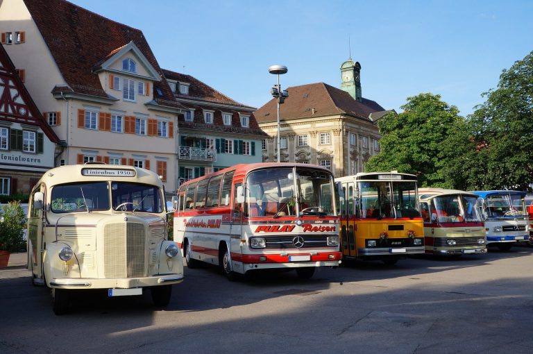 Oldtimerbusse min 768x510