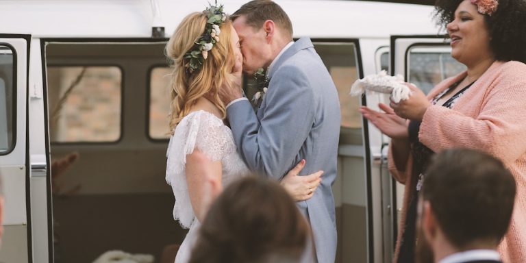 Hochzeitsvideo Kalkar Bulli Hochzeit 25 768x384