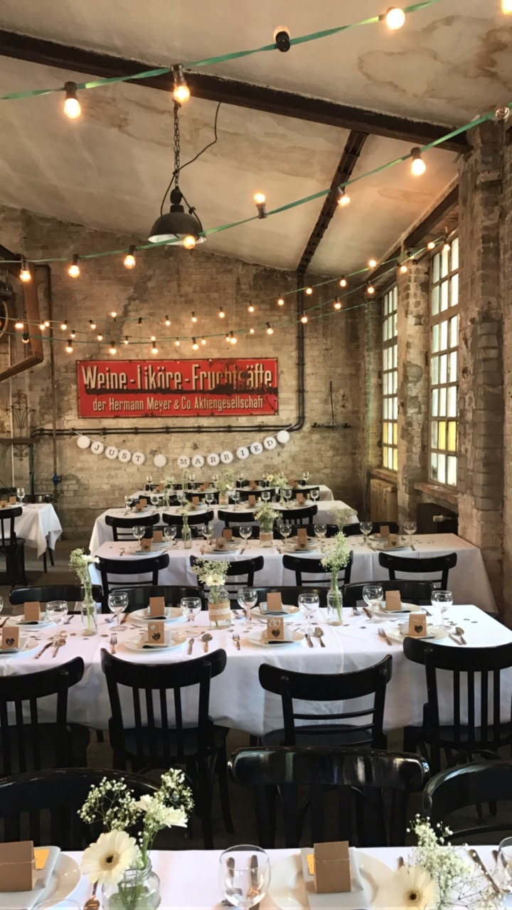 Happily Ever After Berlin Dekorationsverleih Hochzeitsverleih Tischdeko Beleuchtung Lichterketten Vintage