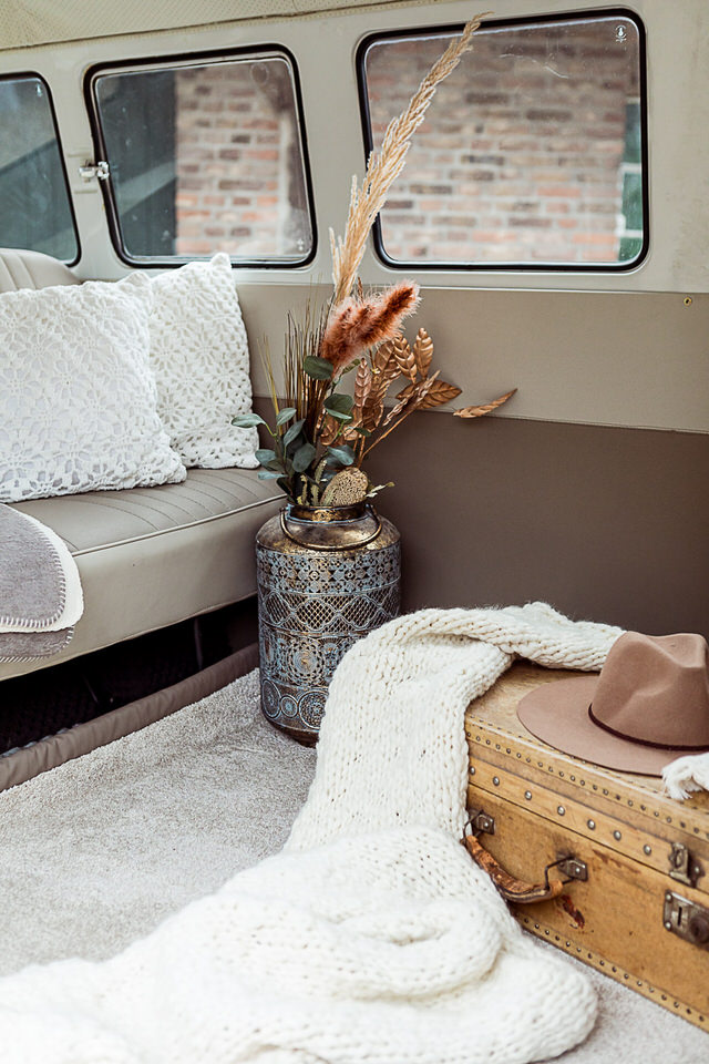 Boho-Winter-Hochzeit-mit-Trockenblumen-im-Mühlenhof-Kalkar-am-Niederrhein-03