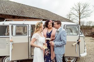 Boho-Winter-Hochzeit-mit-Trockenblumen-im-Mühlenhof-Kalkar-am-Niederrhein-42